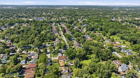 77 South Chase Avenue Lombard IL 60148