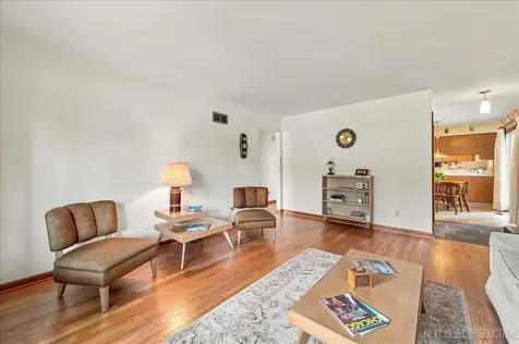 77 South Chase Avenue Lombard IL 60148