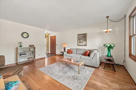 77 South Chase Avenue Lombard IL 60148