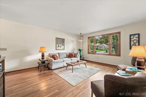 77 South Chase Avenue Lombard IL 60148