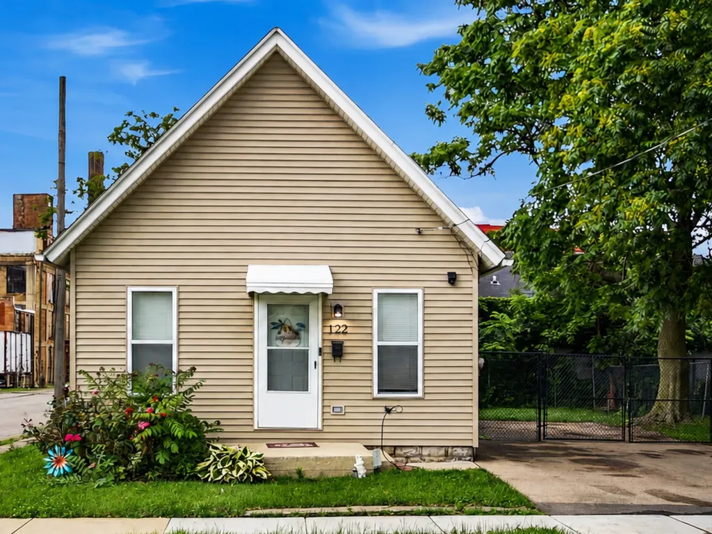 122 Cross Street Aurora IL 60506