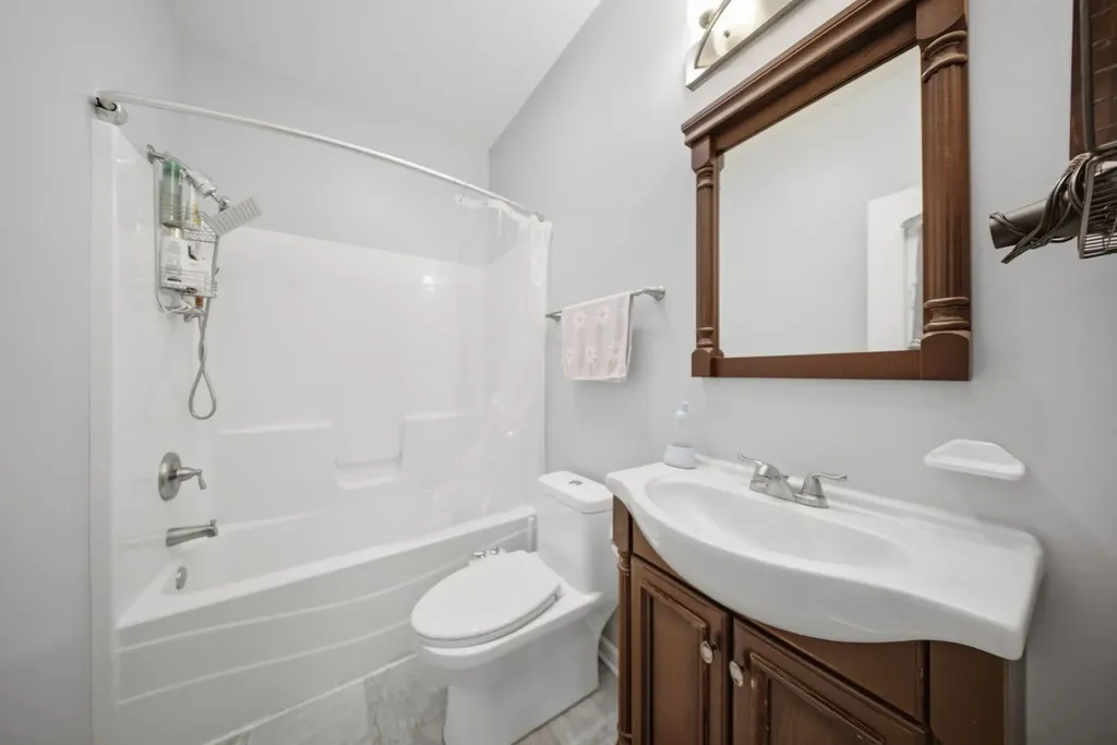 122 Cross Street Aurora IL 60506