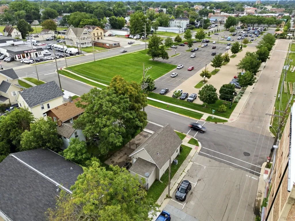 122 Cross Street Aurora IL 60506