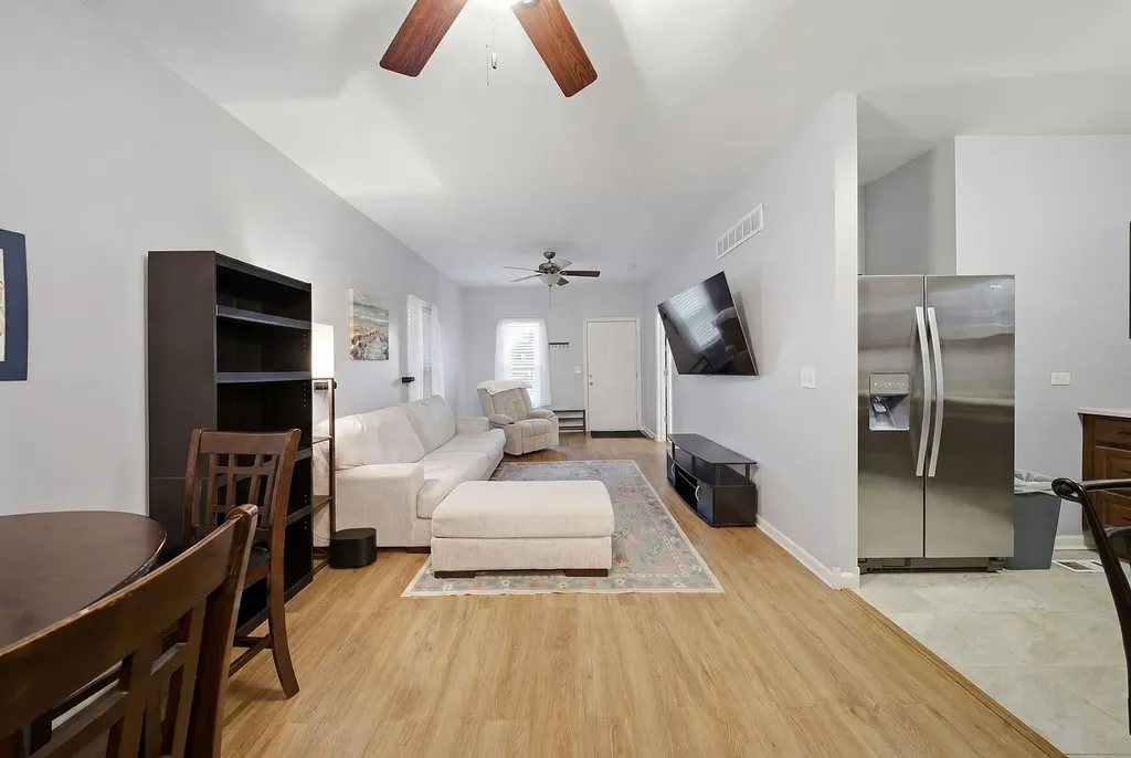 122 Cross Street Aurora IL 60506