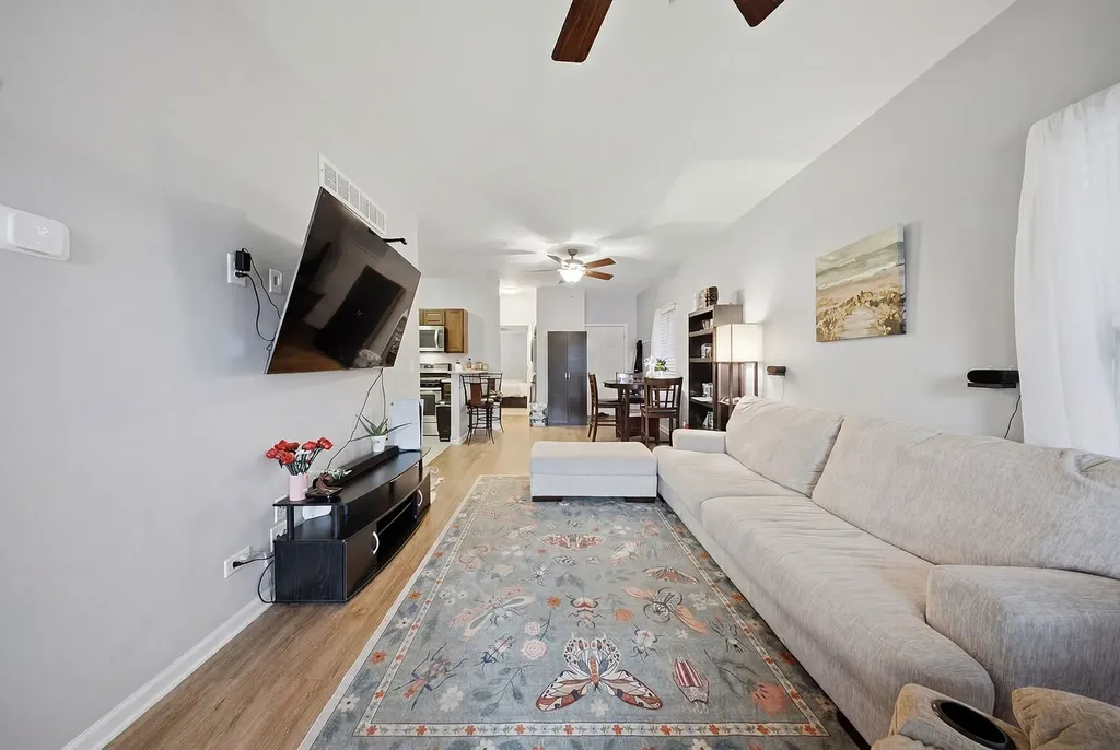 122 Cross Street Aurora IL 60506
