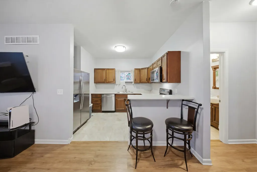 122 Cross Street Aurora IL 60506
