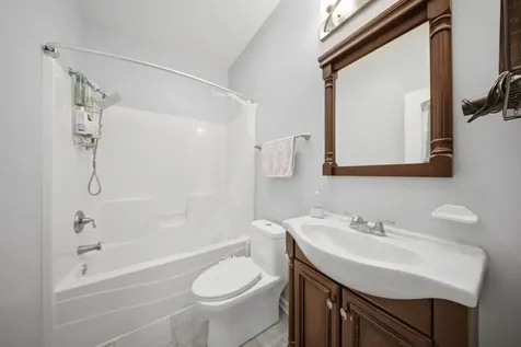 122 Cross Street Aurora IL 60506