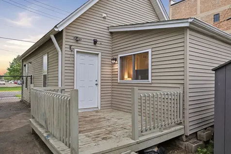 122 Cross Street Aurora IL 60506