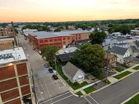 122 Cross Street Aurora IL 60506