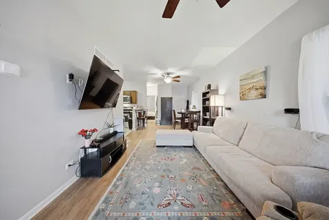 122 Cross Street Aurora IL 60506