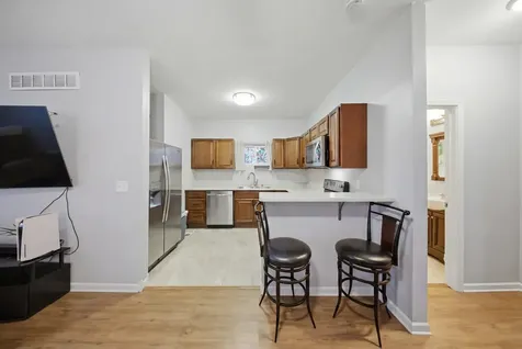 122 Cross Street Aurora IL 60506