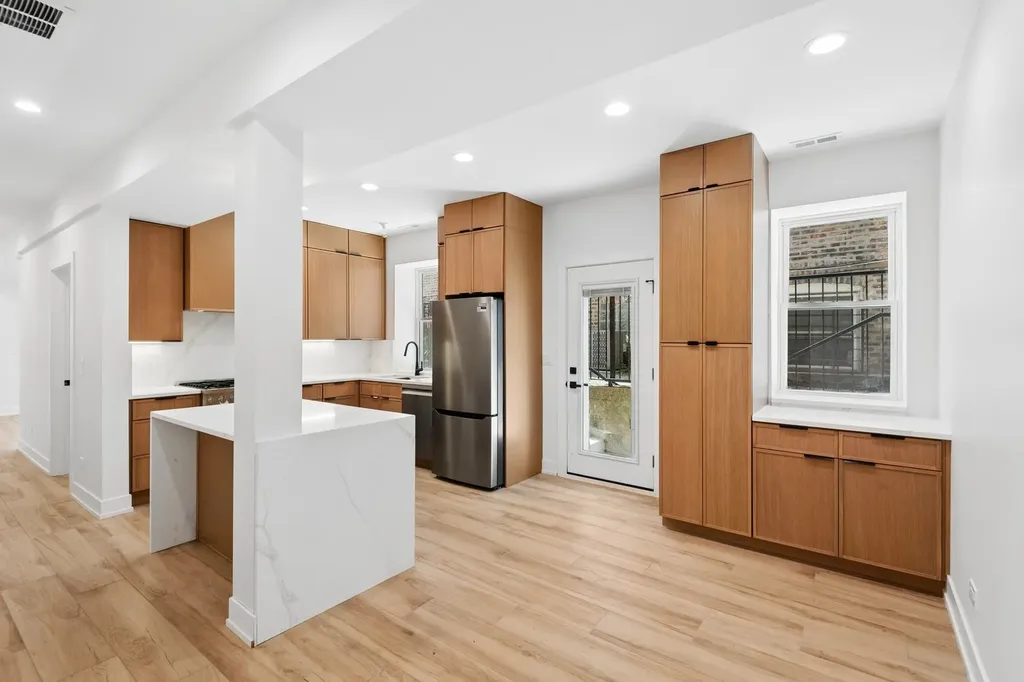 2647 West Walton Street Chicago IL 60622