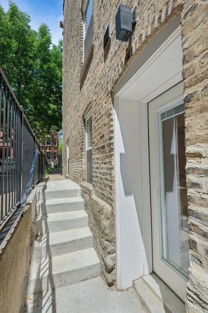2647 West Walton Street Chicago IL 60622