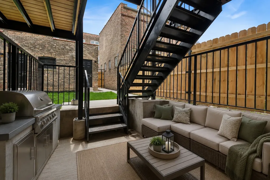 2647 West Walton Street Chicago IL 60622