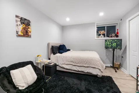 1135 West Farwell Avenue Chicago IL 60626