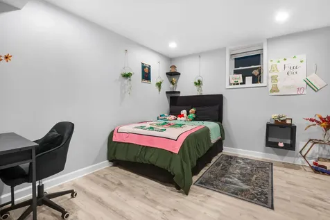 1135 West Farwell Avenue Chicago IL 60626