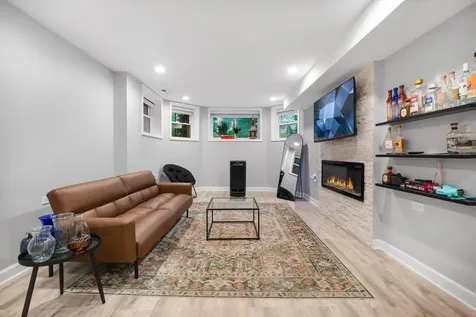 1135 West Farwell Avenue Chicago IL 60626