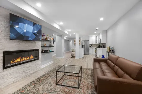 1135 West Farwell Avenue Chicago IL 60626