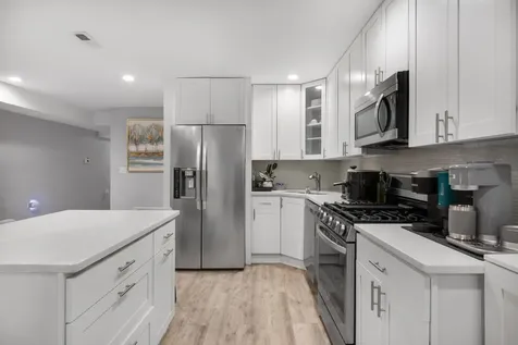 1135 West Farwell Avenue Chicago IL 60626