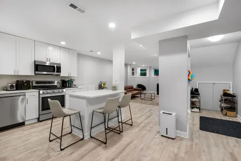 1135 West Farwell Avenue Chicago IL 60626