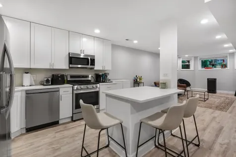 1135 West Farwell Avenue Chicago IL 60626