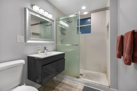 1135 West Farwell Avenue Chicago IL 60626