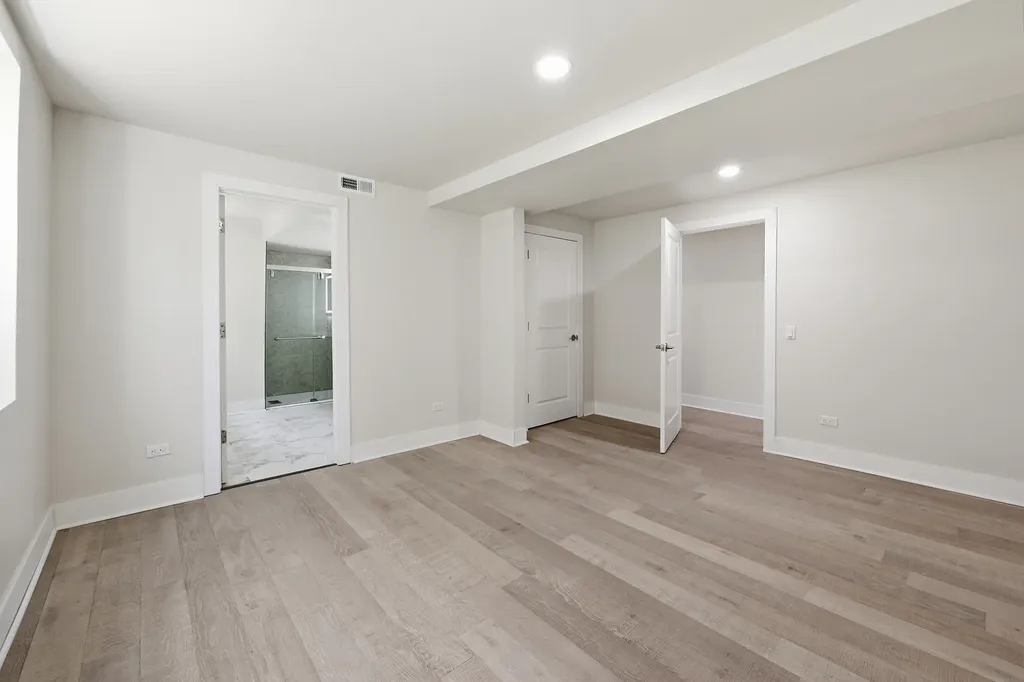 6335 North Magnolia Avenue Chicago IL 60660