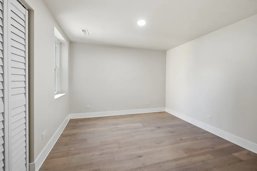 6335 North Magnolia Avenue Chicago IL 60660