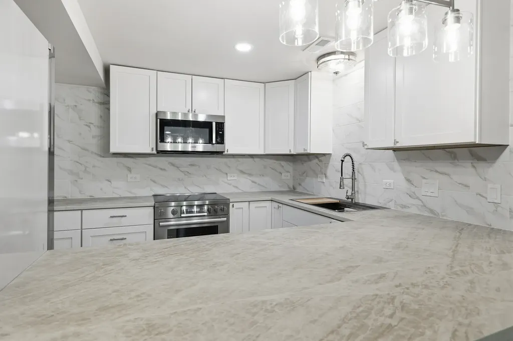 6335 North Magnolia Avenue Chicago IL 60660