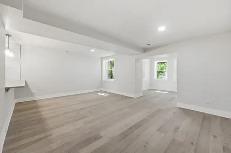 6335 North Magnolia Avenue Chicago IL 60660