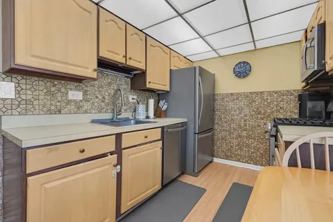 945 East Kenilworth Avenue Palatine IL 60074