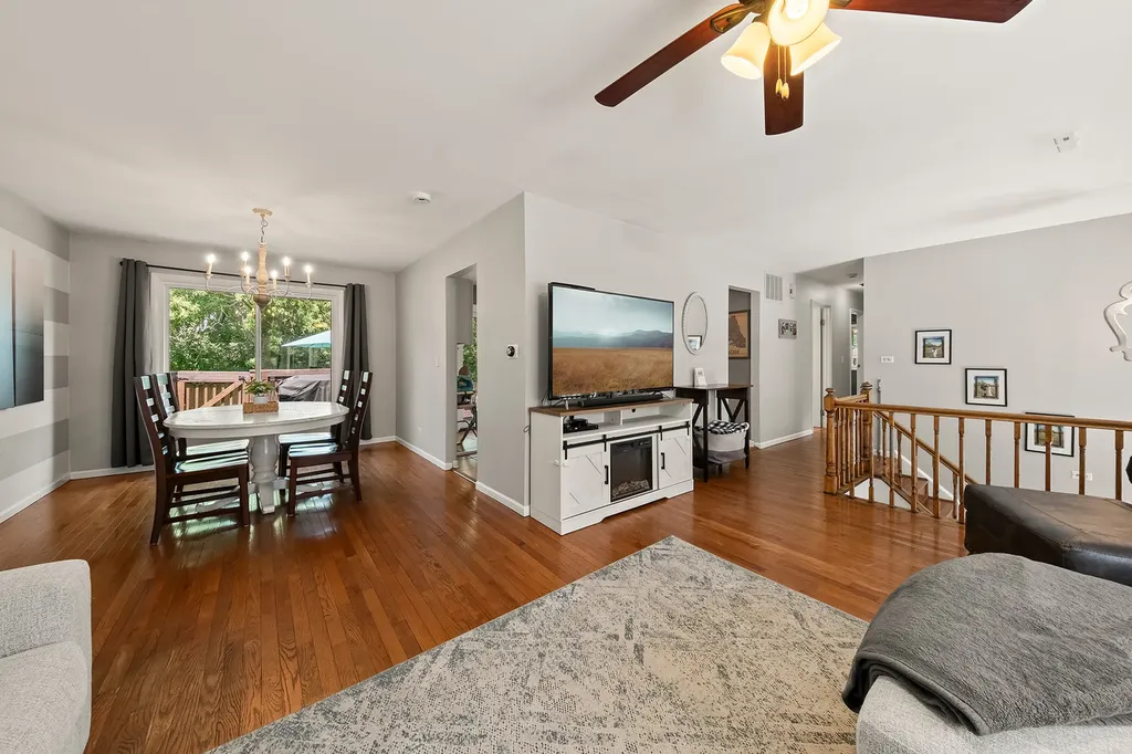430 Faversham Court Bolingbrook IL 60440