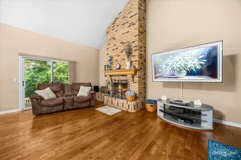 2202 Country Knoll Lane Elgin IL 60123