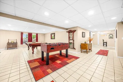2202 Country Knoll Lane Elgin IL 60123
