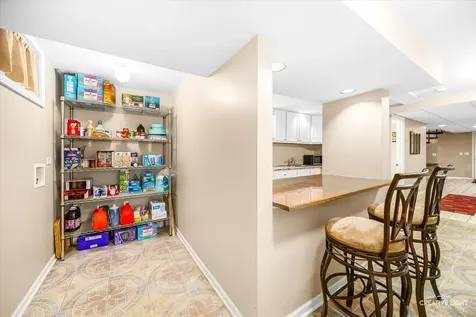 2202 Country Knoll Lane Elgin IL 60123