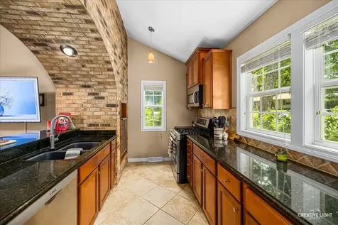 2202 Country Knoll Lane Elgin IL 60123