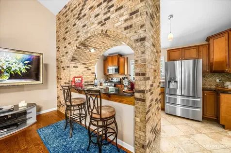 2202 Country Knoll Lane Elgin IL 60123