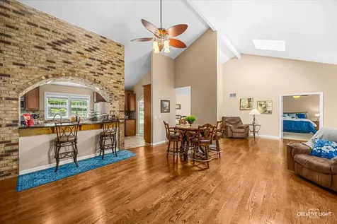 2202 Country Knoll Lane Elgin IL 60123