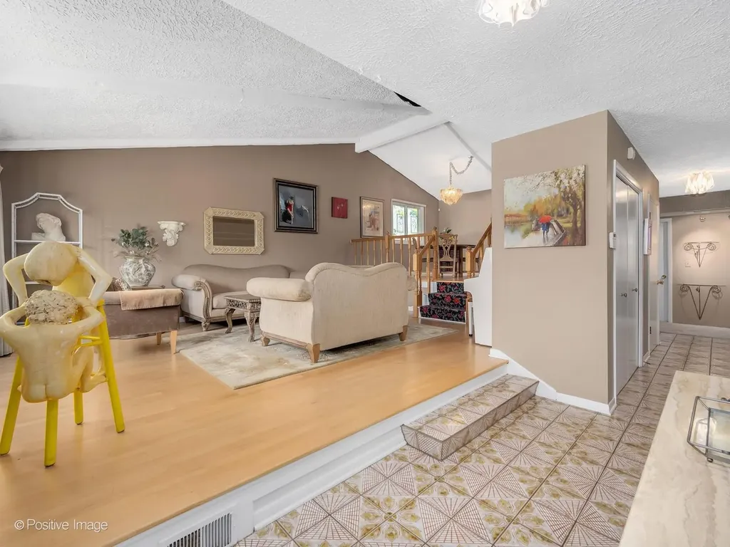 534 East Foster Avenue Roselle IL 60172