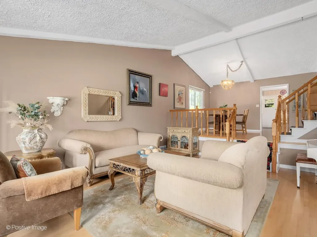534 East Foster Avenue Roselle IL 60172