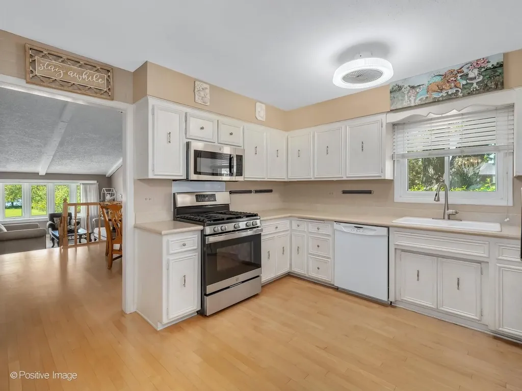 534 East Foster Avenue Roselle IL 60172