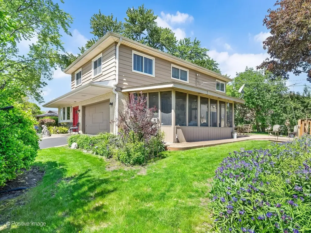 534 East Foster Avenue Roselle IL 60172