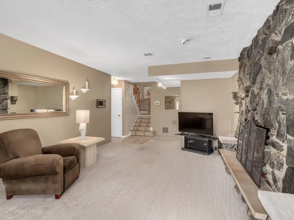 534 East Foster Avenue Roselle IL 60172