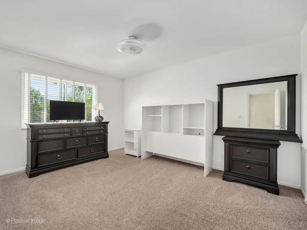 534 East Foster Avenue Roselle IL 60172