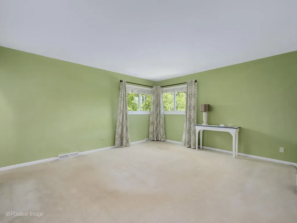 534 East Foster Avenue Roselle IL 60172