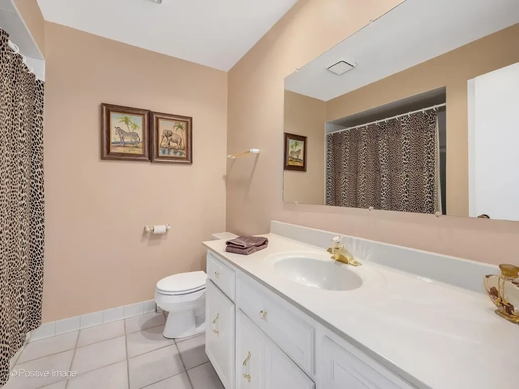 534 East Foster Avenue Roselle IL 60172