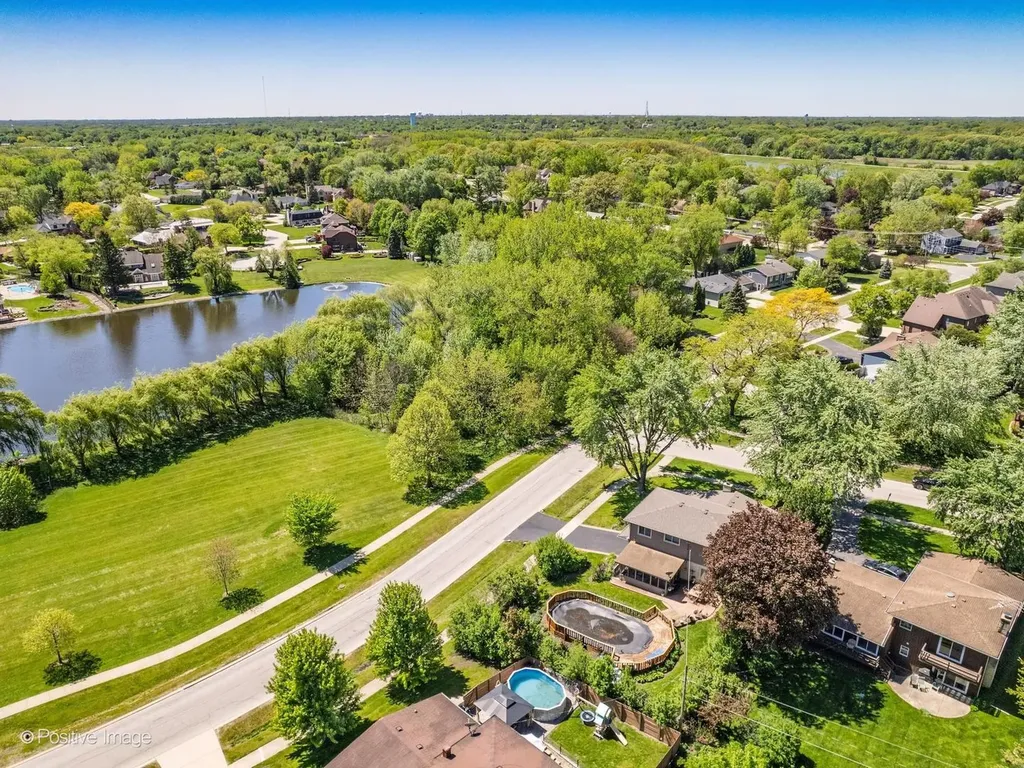 534 East Foster Avenue Roselle IL 60172