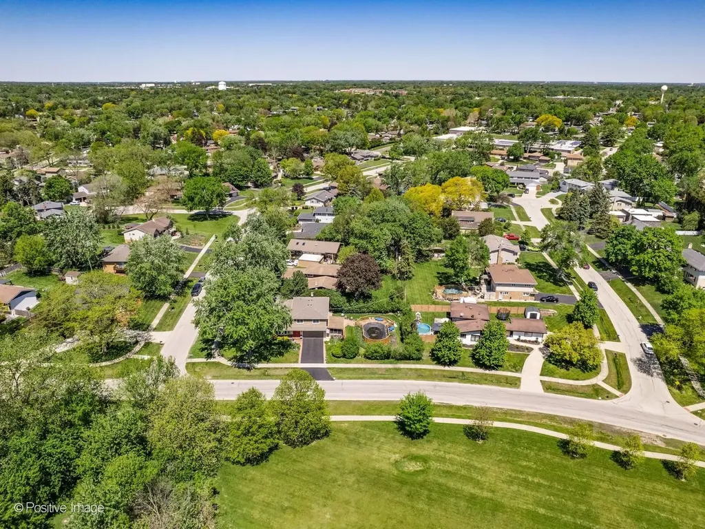 534 East Foster Avenue Roselle IL 60172