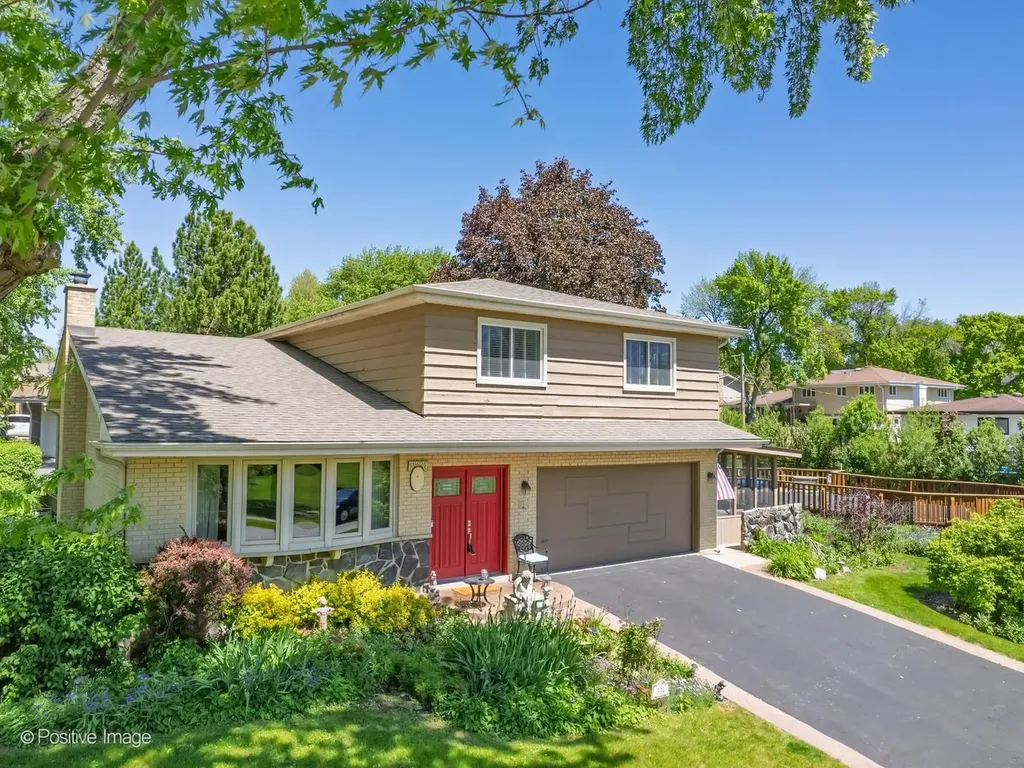 534 East Foster Avenue Roselle IL 60172
