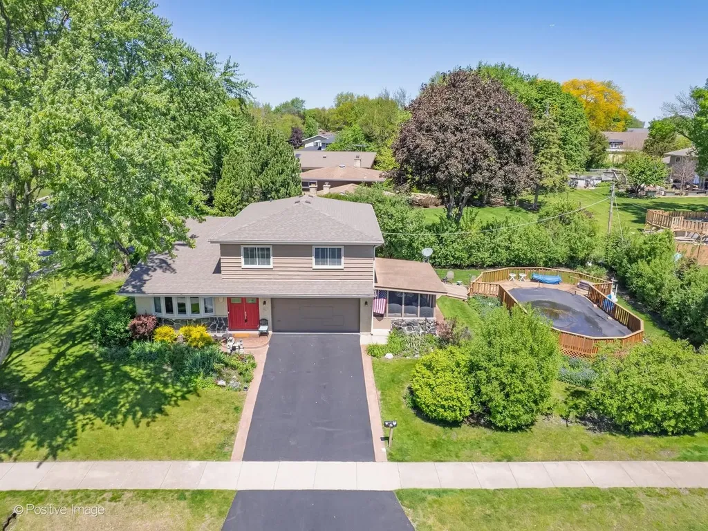 534 East Foster Avenue Roselle IL 60172